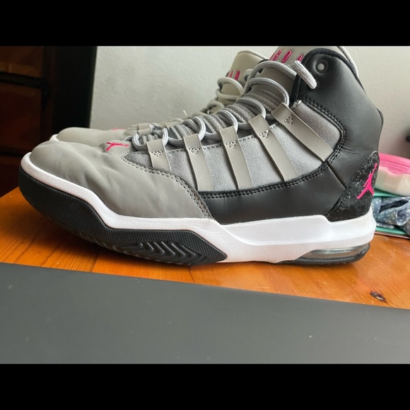 Jordan’s never worn off basketball court only worn a couple times - Picture 2 of 5